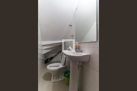 Lavabo de casa de condomínio para alugar com 2 quartos, 52m² em Vila Lavínia, Mogi das Cruzes