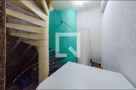 Casa para alugar com 150m², 4 quartos e 2 vagas Casa para alugar com 150m², 4 quartos e 2 vagasEscada