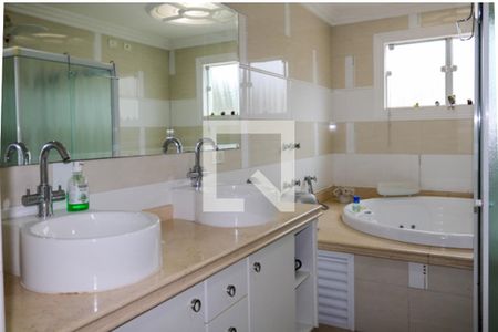 Casa à venda com 400m², 4 quartos e 8 vagasBanheiro da Suíte 2