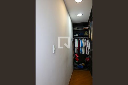 Casa à venda com 400m², 4 quartos e 8 vagasCloset da Suíte 2