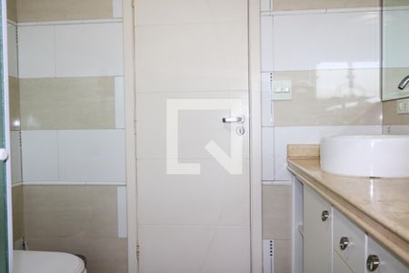 Casa à venda com 400m², 4 quartos e 8 vagasBanheiro da Suíte 2