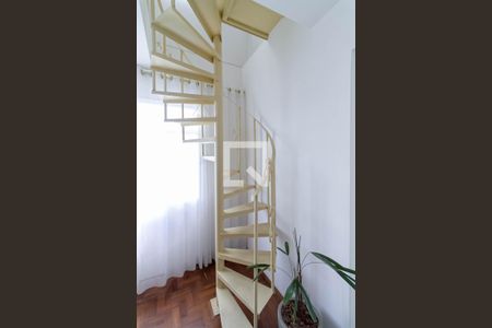 Apartamento à venda com 96m², 3 quartos e 1 vagaEscada