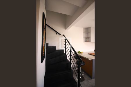 Escada de casa à venda com 2 quartos, 90m² em Campo Grande, São Paulo