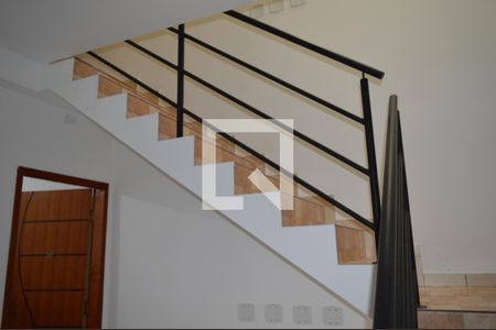 Apartamento para alugar com 65m², 2 quartos e 1 vagaEscada