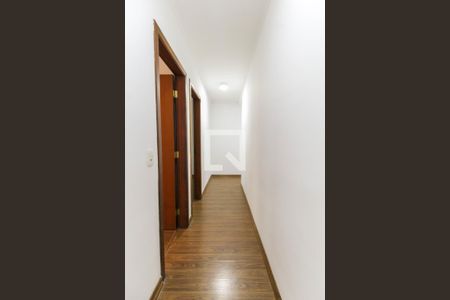 Casa à venda com 168m², 3 quartos e 3 vagasCorredor