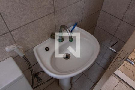 Casa à venda com 130m², 2 quartos e sem vagaBANHEIRO CASA FUNDOS