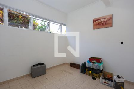 Casa à venda com 309m², 4 quartos e 6 vagas Casa à venda com 309m², 4 quartos e 6 vagasEscritório