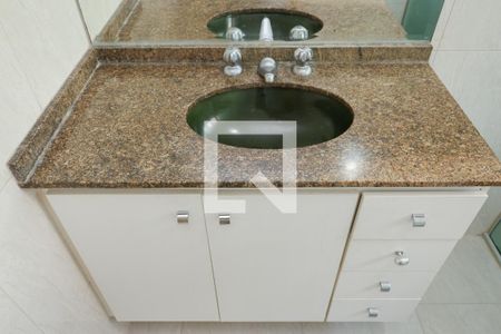 Casa à venda com 309m², 4 quartos e 6 vagas Casa à venda com 309m², 4 quartos e 6 vagasBanheiro da Suíte 1