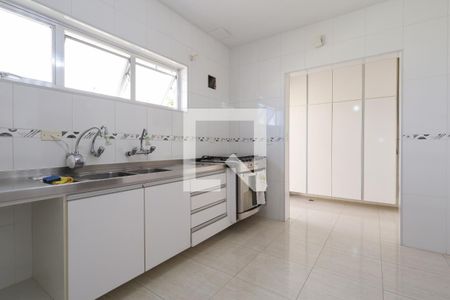 Casa à venda com 309m², 4 quartos e 6 vagas Casa à venda com 309m², 4 quartos e 6 vagasCozinha