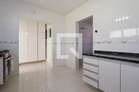 Casa à venda com 309m², 4 quartos e 6 vagas Casa à venda com 309m², 4 quartos e 6 vagasCozinha