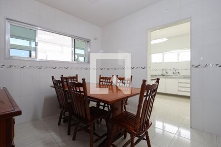 Casa à venda com 309m², 4 quartos e 6 vagas Casa à venda com 309m², 4 quartos e 6 vagasCopa