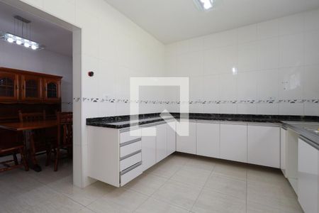 Casa à venda com 309m², 4 quartos e 6 vagas Casa à venda com 309m², 4 quartos e 6 vagasCozinha