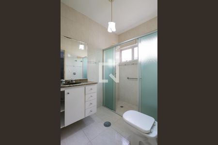 Casa à venda com 309m², 4 quartos e 6 vagas Casa à venda com 309m², 4 quartos e 6 vagasBanheiro da Suíte 1