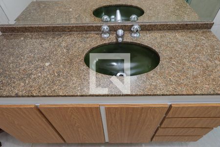 Casa à venda com 309m², 4 quartos e 6 vagas Casa à venda com 309m², 4 quartos e 6 vagasBanheiro social