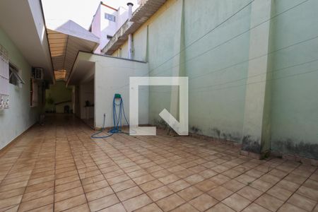 Casa à venda com 309m², 4 quartos e 6 vagas Casa à venda com 309m², 4 quartos e 6 vagasQuintal