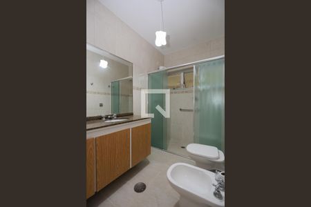 Casa à venda com 309m², 4 quartos e 6 vagas Casa à venda com 309m², 4 quartos e 6 vagasBanheiro da Suíte 2