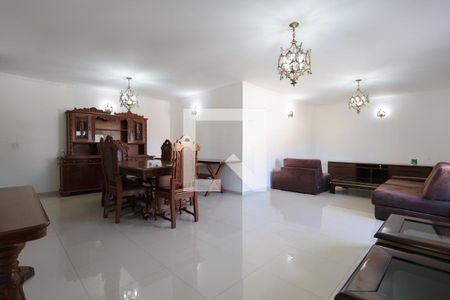 Sala de casa para alugar com 4 quartos, 309m² em Vila Roque, São Paulo