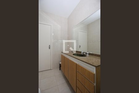 Casa à venda com 309m², 4 quartos e 6 vagas Casa à venda com 309m², 4 quartos e 6 vagasBanheiro social