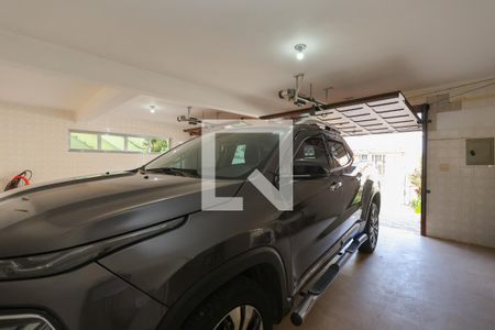 Casa à venda com 309m², 4 quartos e 6 vagas Casa à venda com 309m², 4 quartos e 6 vagasGaragem