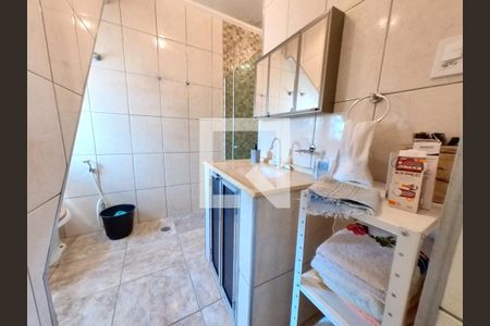 Casa à venda com 216m², 6 quartos e 2 vagas Casa à venda com 216m², 6 quartos e 2 vagasBanheiro