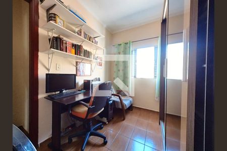 Casa à venda com 216m², 6 quartos e 2 vagas Casa à venda com 216m², 6 quartos e 2 vagasQuarto 3