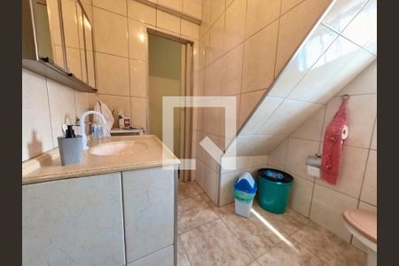 Casa à venda com 216m², 6 quartos e 2 vagas Casa à venda com 216m², 6 quartos e 2 vagasBanheiro