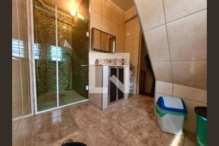 Casa à venda com 216m², 6 quartos e 2 vagas Casa à venda com 216m², 6 quartos e 2 vagasBanheiro