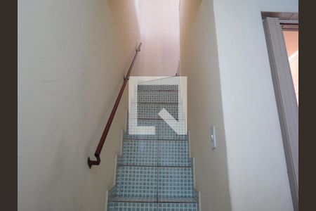 Casa à venda com 216m², 6 quartos e 2 vagasEscadas