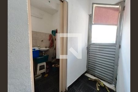 Casa à venda com 216m², 6 quartos e 2 vagas Casa à venda com 216m², 6 quartos e 2 vagasLavabo