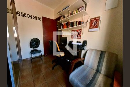 Casa à venda com 216m², 6 quartos e 2 vagas Casa à venda com 216m², 6 quartos e 2 vagasQuarto 3