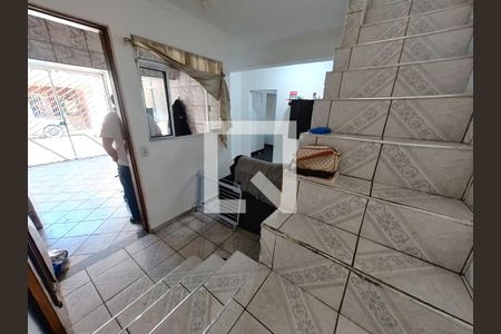 Casa à venda com 216m², 6 quartos e 2 vagas Casa à venda com 216m², 6 quartos e 2 vagasSala