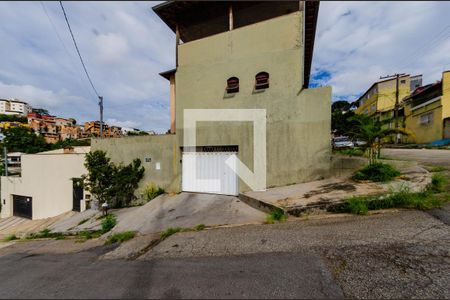 Casa para alugar com 110m², 3 quartos e 4 vagasFachada