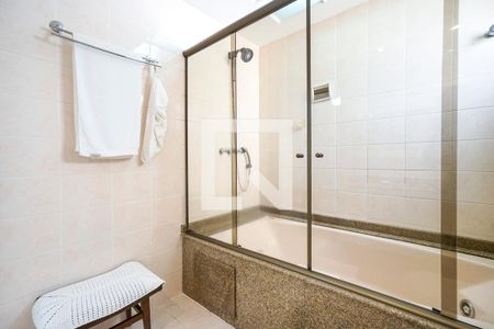 Apartamento à venda com 158m², 3 quartos e 3 vagasBanheiro da suíte 03