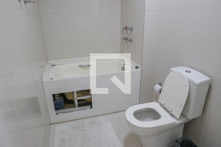 Apartamento à venda com 140m², 2 quartos e 3 vagasBanheiro da Suíte