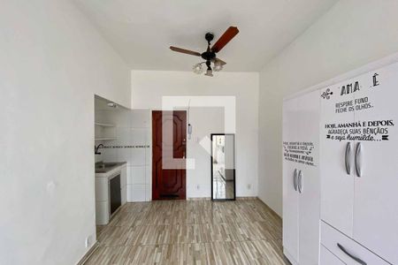 Sala/Quarto de kitnet/studio para alugar com 1 quarto, 24m² em Laranjeiras, Rio de Janeiro