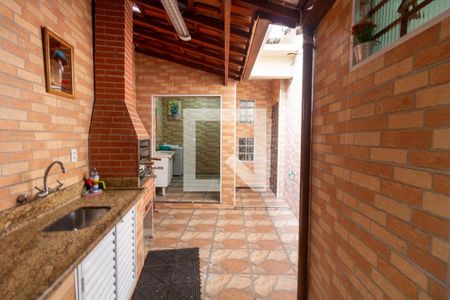 Casa à venda com 215m², 3 quartos e 3 vagas Casa à venda com 215m², 3 quartos e 3 vagasChurrasqueira