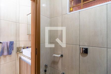 Casa à venda com 215m², 3 quartos e 3 vagas Casa à venda com 215m², 3 quartos e 3 vagasBanheiro Social 2