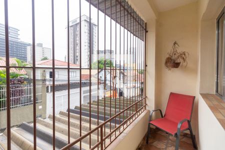 Casa à venda com 215m², 3 quartos e 3 vagas Casa à venda com 215m², 3 quartos e 3 vagasVaranda Sala de TV