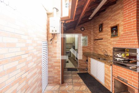 Casa à venda com 215m², 3 quartos e 3 vagas Casa à venda com 215m², 3 quartos e 3 vagasChurrasqueira