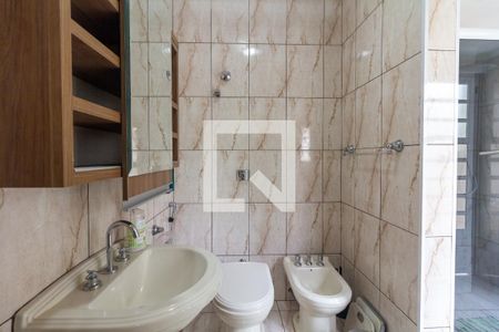 Casa à venda com 215m², 3 quartos e 3 vagas Casa à venda com 215m², 3 quartos e 3 vagasBanheiro Social