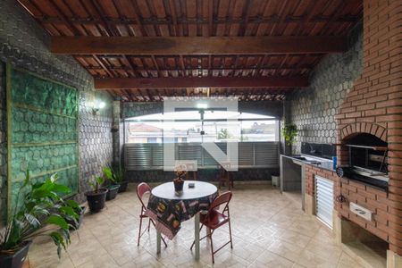 Casa à venda com 129m², 2 quartos e 2 vagas Casa à venda com 129m², 2 quartos e 2 vagasVaranda