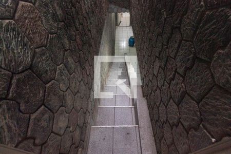 Casa à venda com 129m², 2 quartos e 2 vagas Casa à venda com 129m², 2 quartos e 2 vagasEscada