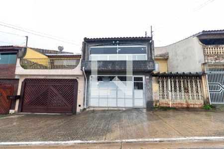 Casa à venda com 129m², 2 quartos e 2 vagas Casa à venda com 129m², 2 quartos e 2 vagasFachada