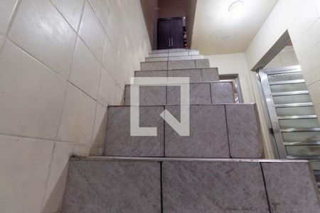 Casa à venda com 129m², 2 quartos e 2 vagas Casa à venda com 129m², 2 quartos e 2 vagasEscada