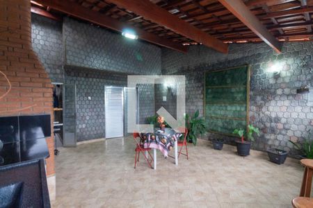 Casa à venda com 129m², 2 quartos e 2 vagas Casa à venda com 129m², 2 quartos e 2 vagasVaranda