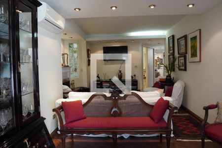 Casa à venda com 278m², 3 quartos e 3 vagasSala de TV