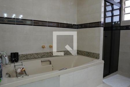 Casa à venda com 278m², 3 quartos e 3 vagasBanheiro Suite 1