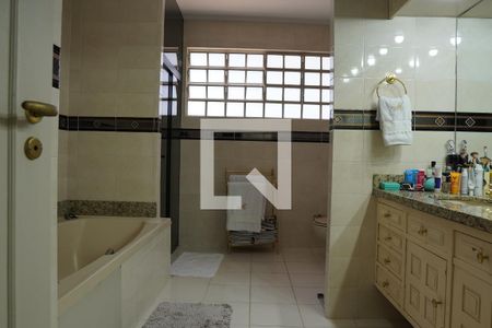 Casa à venda com 278m², 3 quartos e 3 vagasBanheiro Suite 1