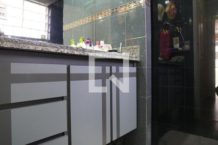 Casa à venda com 278m², 3 quartos e 3 vagasBanheiro Suite 2