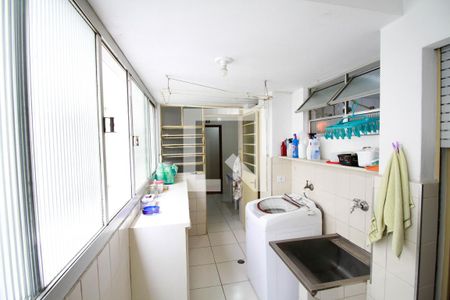 Apartamento à venda com 110m², 3 quartos e 1 vagaÁrea de Serviço